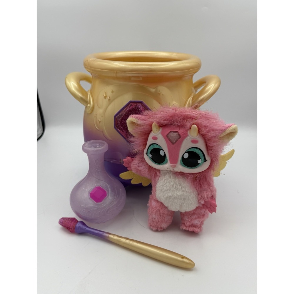 Magic Mixies - Magical Real Misting Gold Cauldron with 8 Inch Plush Toy